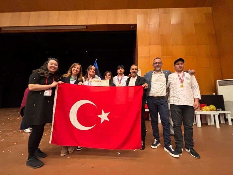 Balıkesir İl Milli Eğitim Müdürlüğü'nden GastroErasmus'ta Büyük Başarı: 4 Altın, 2 Gümüş Madalya - Görsel 2