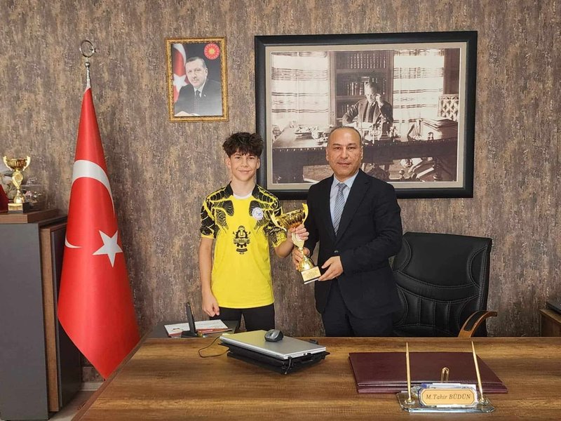 Bayraklı'dan Şampiyonlar Geçidi: Nedret İlhan Keten Ortaokulu'ndan Türkiye ve İl Dereceleri - Görsel 4