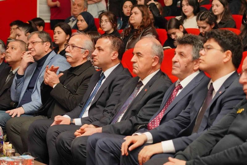Fatsa'da Öğrencilerle Yazar Buluşması: 'Okuyan Nesil, Güçlü Gelecek' Projesi - Görsel 4