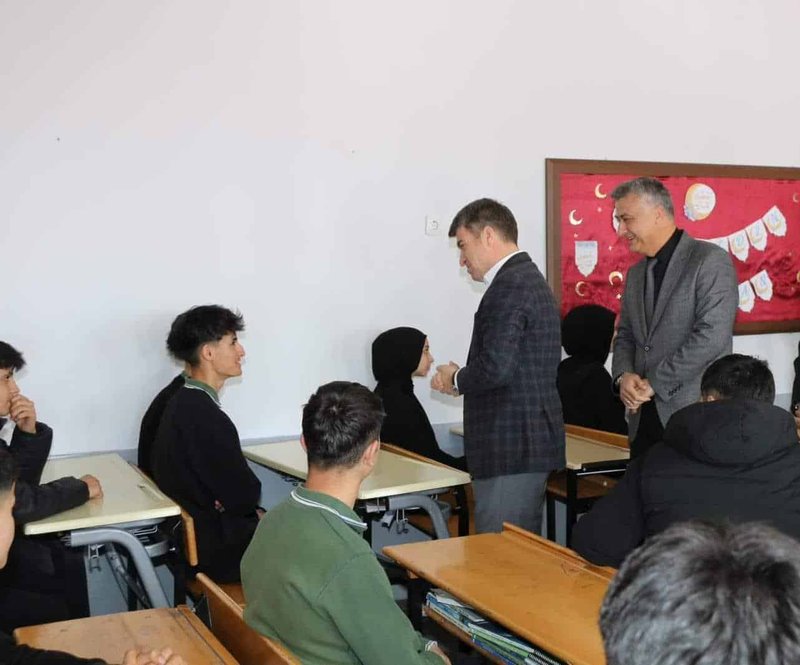 Vali Önder Bakan, Gümüşhacıköy Anadolu İmam Hatip Lisesini Ziyaret Etti - Görsel 5