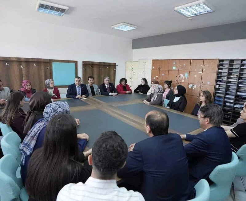 Milli Eğitim Bakanı Tekin, Tuşba'da İnci Kefali İlkokulu'nu Ziyaret Etti - Görsel 3