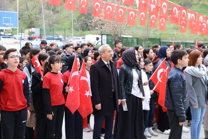 Karabük Okulları Bayraklarla Donatıldı: Birlik ve Beraberlik Vurgusu - Görsel 3