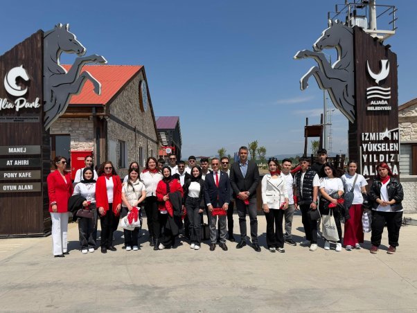 Aliağa'da 23 Nisan Coşkusu Atla Terapi Merkezi'nde Yaşandı - Görsel 3