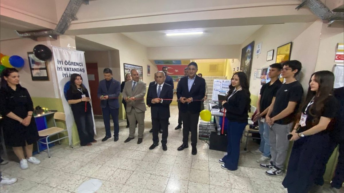Aliağa'da TÜBİTAK 4006 Bilim Fuarı Açıldı: Öğrencilerin Projeleri Sergilendi