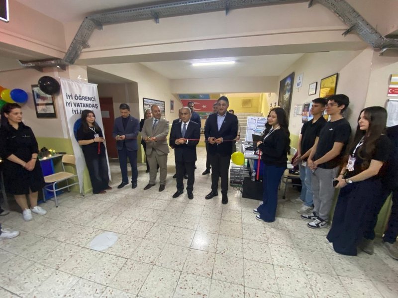 Aliağa'da TÜBİTAK 4006 Bilim Fuarı Açıldı: Öğrencilerin Projeleri Sergilendi - Görsel 2