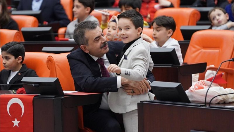 Bakan Tekin'den 23 Nisan Mesajı: Güvenli Eğitim Ortamları ve 'İyi İnsan' İdealinin Önemi