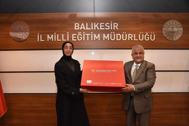 Balıkesir'de Genç Tasarımcılar Savunmadan Sanata Ödüllerini Aldı - Görsel 4