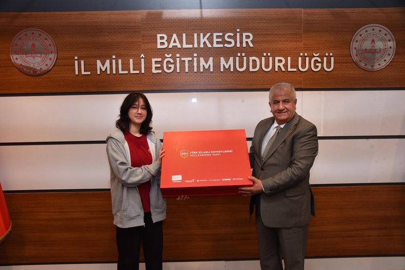 Balıkesir'de Genç Tasarımcılar Savunmadan Sanata Yarışmasında Ödüllerini Aldı - Görsel 3