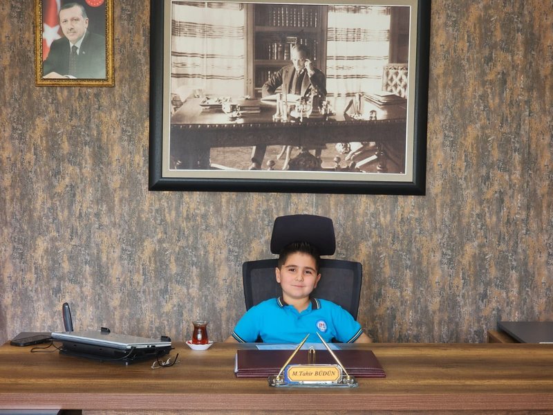 Bayraklı'da Öğrenciler 23 Nisan'da Makam Koltuğuna Oturdu - Görsel 2
