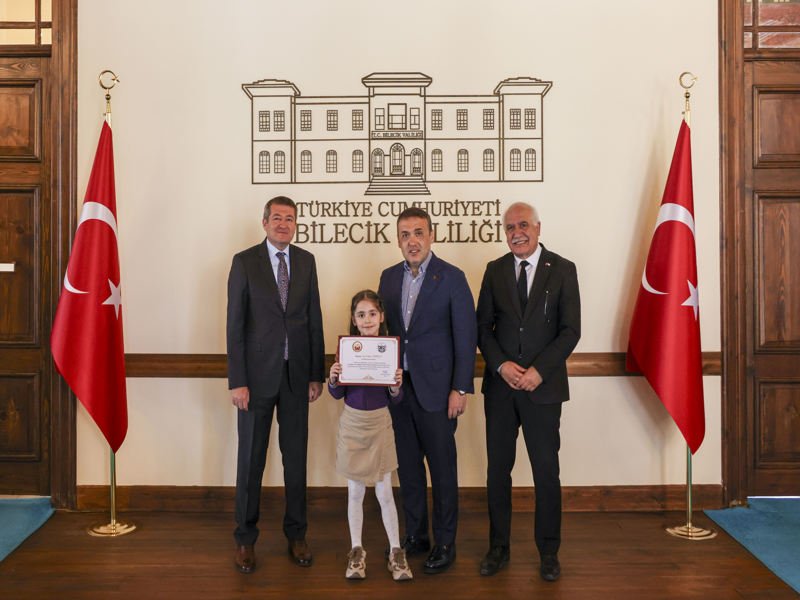 Bilecik Valisi Sözer'den 'Sağlıklı Nesil Sağlıklı Gelecek' Yarışması'nda Dereceye Giren Öğrencilere Ödül - Görsel 5