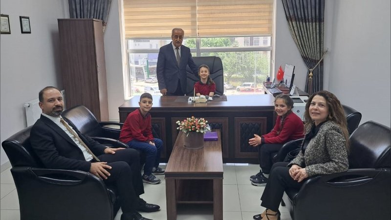 Defne İlçe Milli Eğitim Müdürü Makamını Öğrenciye Devretti