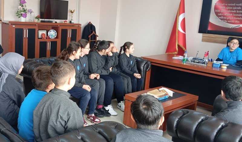 Görele'de 23 Nisan Coşkusu: Geleceğin Müdürleri Koltuk Devraldı - Görsel 4