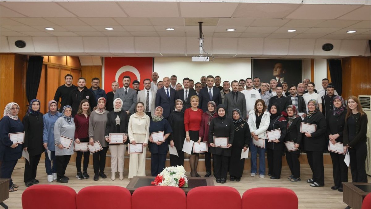 Kastamonu İl Milli Eğitim Müdürü Gümüş'ten Öğretmenevi Personeline Belge Takdimi