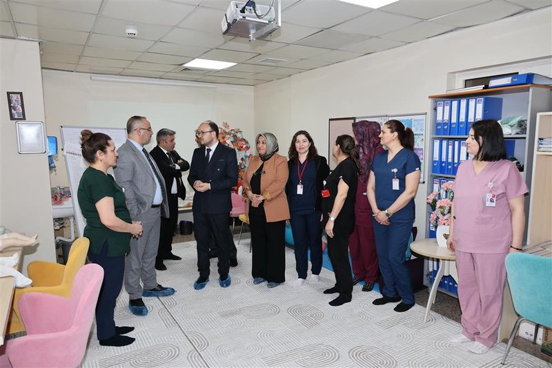Kırıkkale İl Sağlık Müdürü Ebeler Haftası'nda Sağlık Çalışanlarıyla Buluştu - Görsel 4