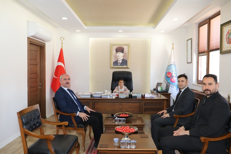 Mihalıççık'ta 23 Nisan Coşkusu: Öğrenciler Makamları Ziyaret Etti - Görsel 5