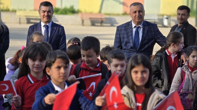 Osmangazi'de Millî Birlik Haftası Etkinlikleri: İl ve İlçe Milli Eğitim Müdürleri Okulları Ziyaret Etti