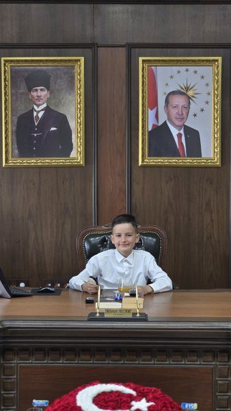 Saruhanlı Kaymakamı Murat Acar, Makamını Öğrencilere Devretti - Görsel 2