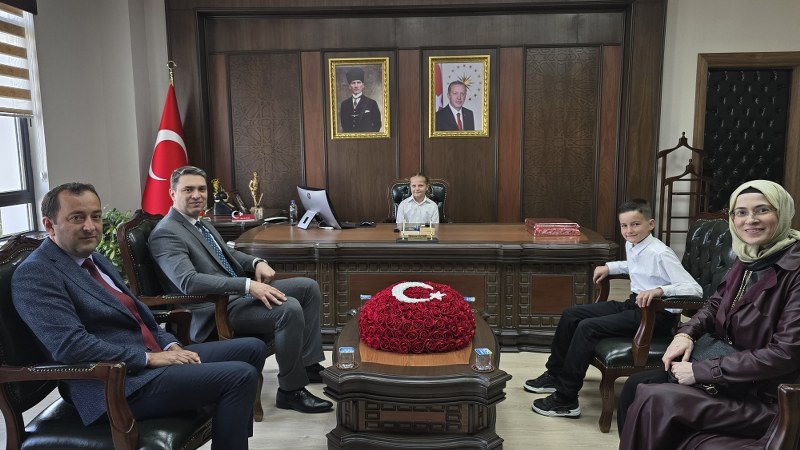 Saruhanlı Kaymakamı Murat Acar, Makamını Öğrencilere Devretti - Görsel 4