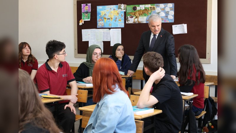 Vali Akın Karatay Fen Lisesi'ni Ziyaret Etti, Öğrencilerle Buluştu