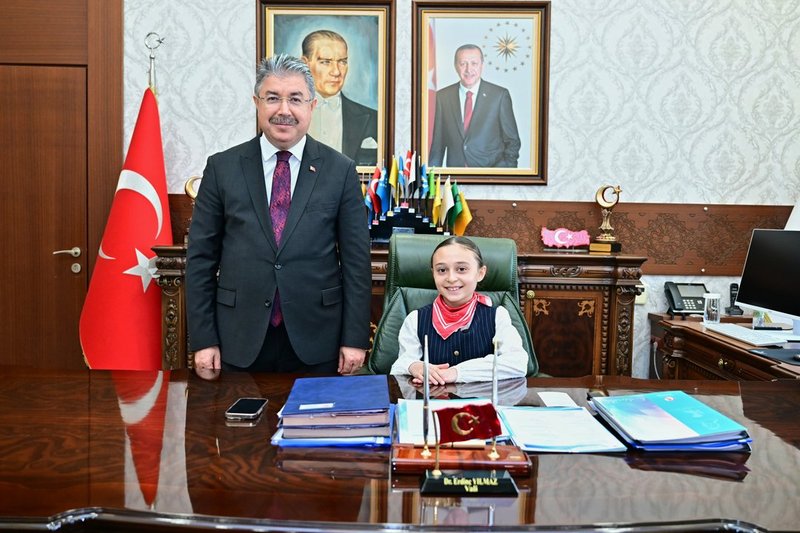 Vali Yılmaz, 23 Nisan'da Makamı Öğrenci Buğlem Berra Caymaz'a Devretti - Görsel 2