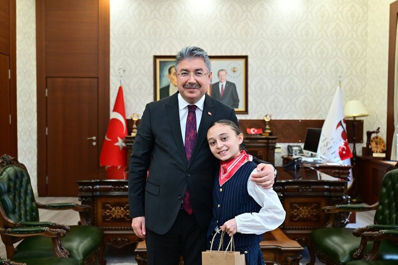 Vali Yılmaz, 23 Nisan'da Makamı Öğrenci Buğlem Berra Caymaz'a Devretti - Görsel 4