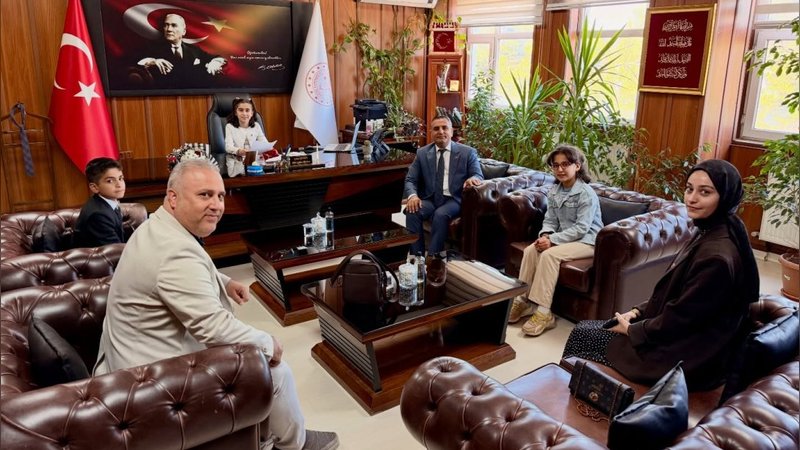 Viranşehir İlçe Milli Eğitim Müdürü Makamını Öğrenciye Devretti