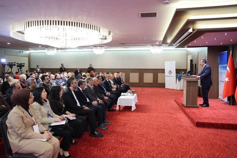 Cevdet Yılmaz'dan Anadolu Mektebi Gençlerine: Okuma Bilgiyi Aşan Bir Temeldir - Görsel 2