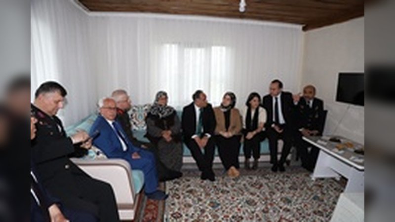 Vali Çakırtaş ve Eşi, Korgun'da Şehit Ailesini Ziyaret Etti