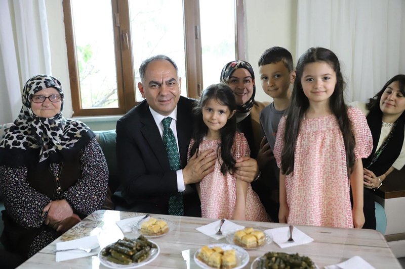 Vali Çakırtaş ve Eşi, Korgun'da Şehit Ailesini Ziyaret Etti - Görsel 3