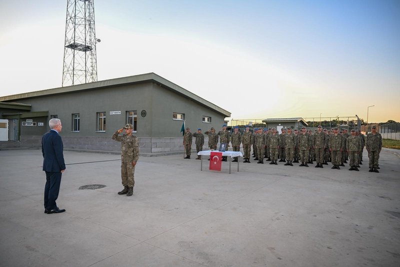 Vali Uğur Turan Sınırda Görev Yapan Mehmetçiklerle Bayramlaştı - Görsel 4